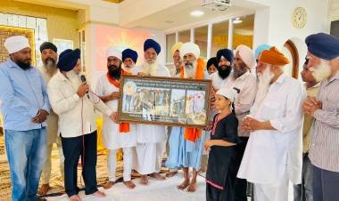 ਮੁੰਬਈ ਦੀ ਸੰਗਤ ਵਲੋਂ ਗੁਰਦੁਆਰਾ ਗੁਰੂ ਨਾਨਕ ਸੱਚਖੰਡ ਦਰਬਾਰ ਵਿਖੇ ਸੰਤ ਬਾਬਾ ਸੁੱਖਾ ਸਿੰਘ ਦਾ ਸਨਮਾਨ ਕੀਤਾ।