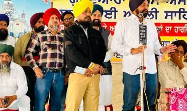 ਹਲਕਾ ਵਿਧਾਇਕ ਮਨਜਿੰਦਰ ਸਿੰਘ ਲਾਲਪੁਰਾ ਸਰਕਾਰ ਵੱਲੋ ਆਈਆ ਗ੍ਰਾਟਾਂ ਦੇਣ ਲਈ ਪਹੁੰਚੇ ਕੇਵਲ ਚੋਹਲਾ