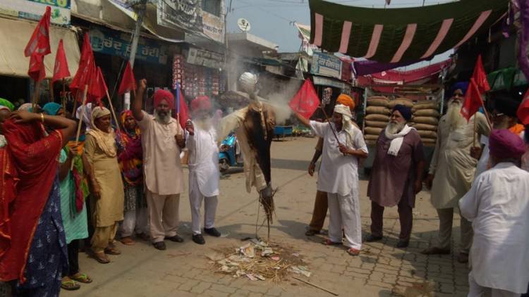 ਕੇਂਦਰ ਦੀ ਮੋਦੀ ਸਰਕਾਰ ਵੱਲੋਂ ਪੈਟਰੋਲ, ਡੀਜ਼ਲ, ਅਤੇ ਰਸੋਈ ਗੈਸ ਦੇ ਵਧਾਏ ਗਏ ਰੇਟਾਂ ਵਿਰੁੱਧ ਰੋਸ